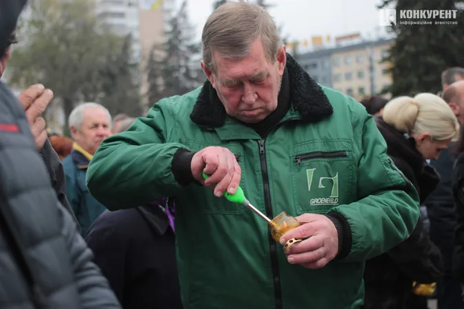 У Луцьку поклали квіти до стели загиблим захисникам України (фото, відео)
