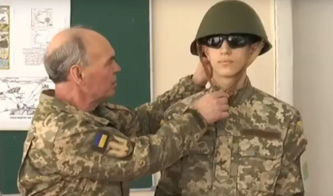 У школах замість “Захисту Вітчизни« вчитимуть »Захист України