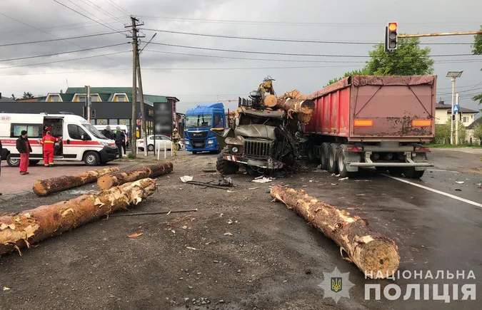 Кабіни розтрощило: у моторошній ДТП у Луцькому районі постраждали водії та 14-річний хлопець (фото)