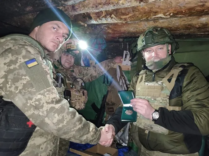 На «нулі» у новорічну ніч: комбриг вручив нагороди волинським тероборонівцям (фото)