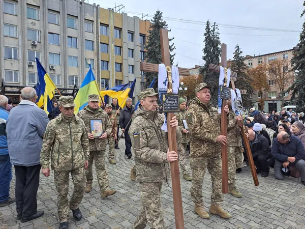 На Волині провели в останню путь військових Олександра Гнатюка, Ігоря Карпука та Романа Йовика (фото)