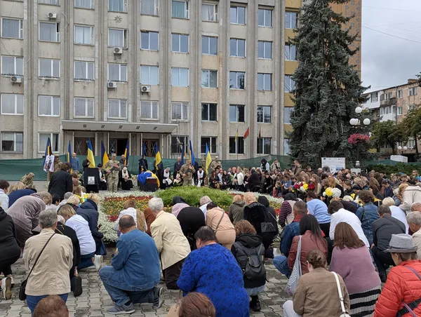 Батько чотирьох доньок: у Ковелі попрощалися із офіцером Олександром Дригулею (фото)
