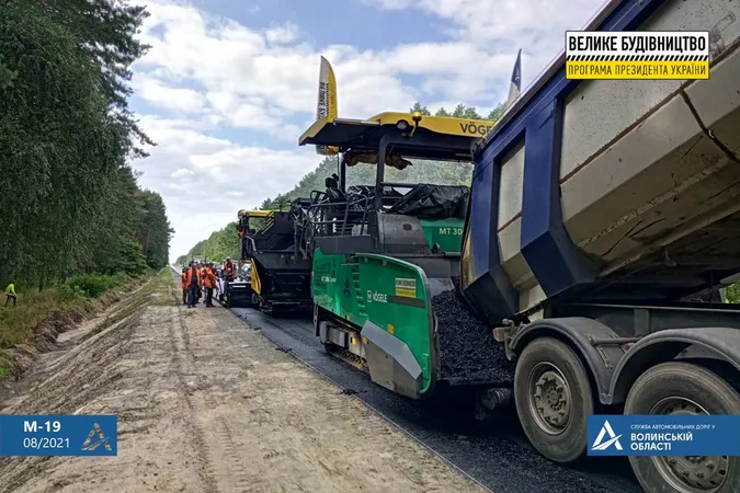 На Волині асфальтують найгіршу ділянку міжнародного автошляху (фото)