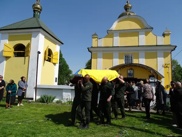 На Волині провели в останню дорогу Героя Юрія Строчика (фото)