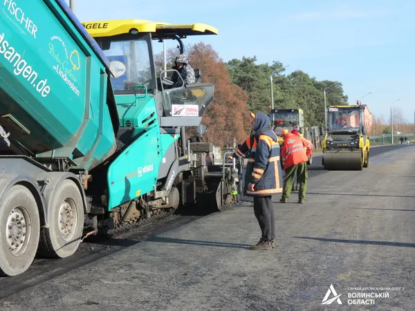 На під’їзді до пункту пропуску «Ягодин» асфальтують дорогу (фото)