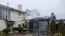 Вогонь дивом не перекинувся на сусідні будівлі: у Горохові спалахнув гараж (фото)
