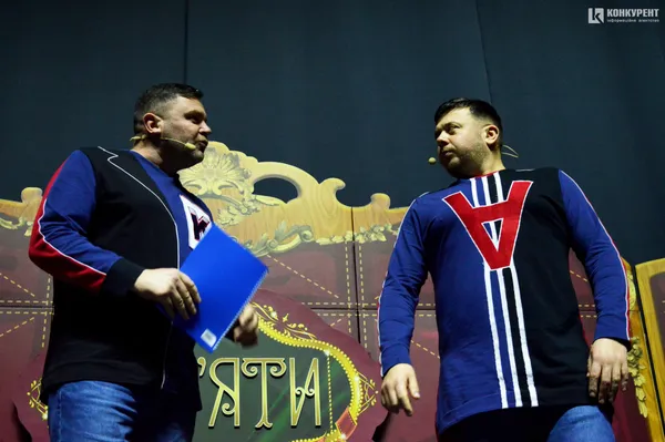 Батл жартами та ангел Притули: у «Промені» двічі виступили «Вар’яти» (фото)
