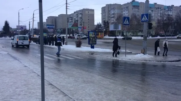 Ожеледиця «захопила» Луцьк зненацька (фото, відео)