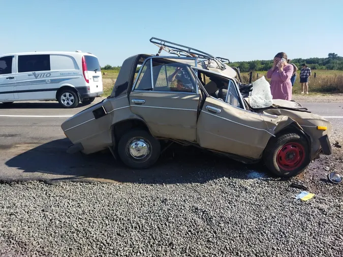 Водія затисло в авто: повідомили деталі смертельної аварії на Волині (фото)