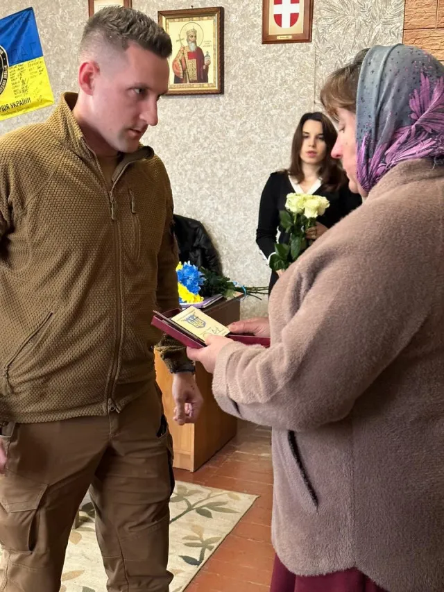 На Волині дружині та сину Героя вручили його посмертний орден за мужність (фото)