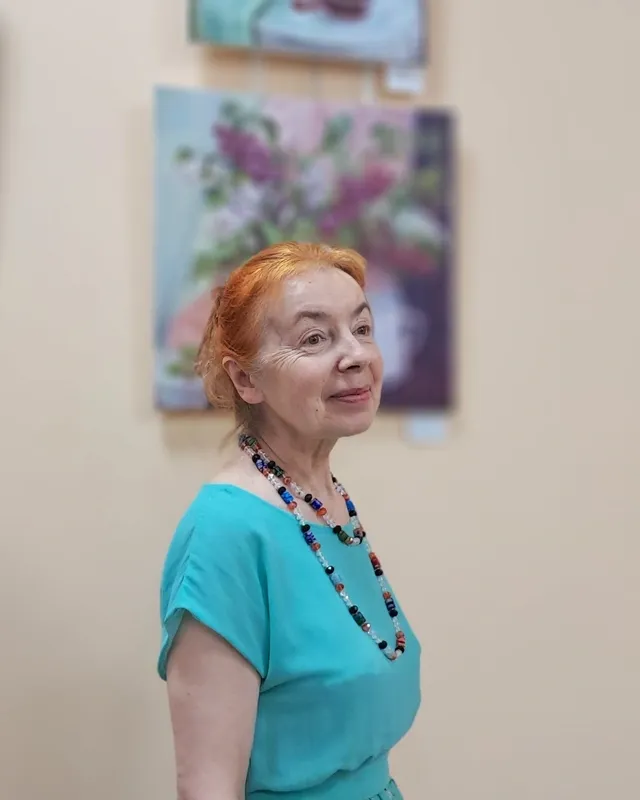 Лебеді на річці та куполи храму: ковельська художниця подарувала музею картину з краєвидом рідного міста (фото)