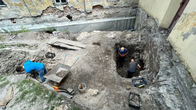 Археологи в Луцьку розкривають таємниці  Окольного замку: що вже вдалося знайти (фото)