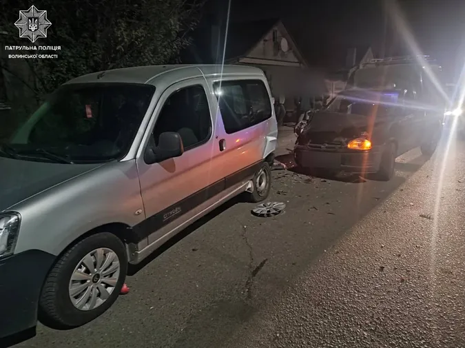 У Луцьку п'яний на Opel влетів в припаркований Citroen (фото)