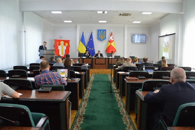 Підсумки луцького виконкому: табу на нічне кіно та туалет в оренду