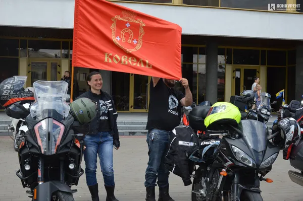 На Театральній площі Луцька зібралися байкери