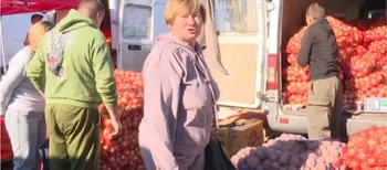 «Цибуля взимку буде 30-40 гривень»: що лучани скуповують на зиму на ринку (відео)