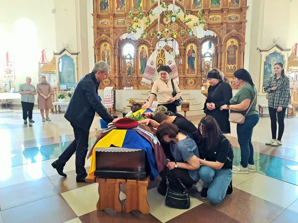 Останніми словами були «пізніше наберу»: Ковель прощався із загиблим воїном Віктором Лєньо (фото)