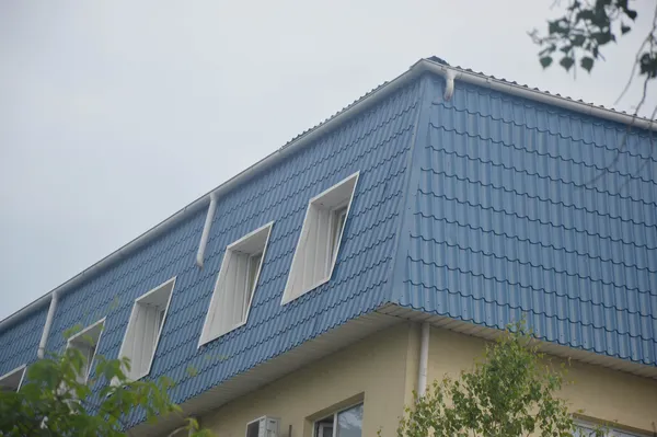 А дірки після обстрілу консульства, до речі, як і не було