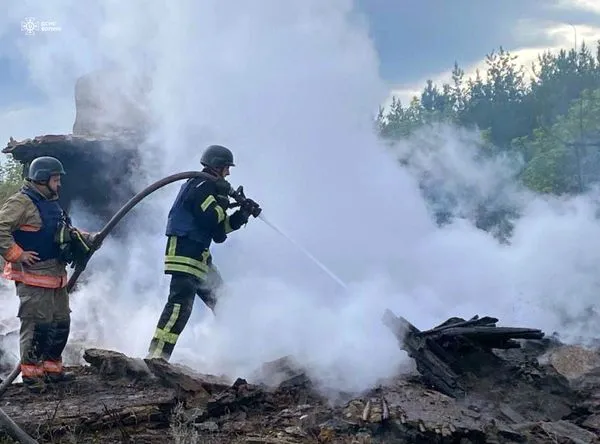 Завжди у зоні ризику: день з чергування волинських рятувальників на Донеччині (фото)