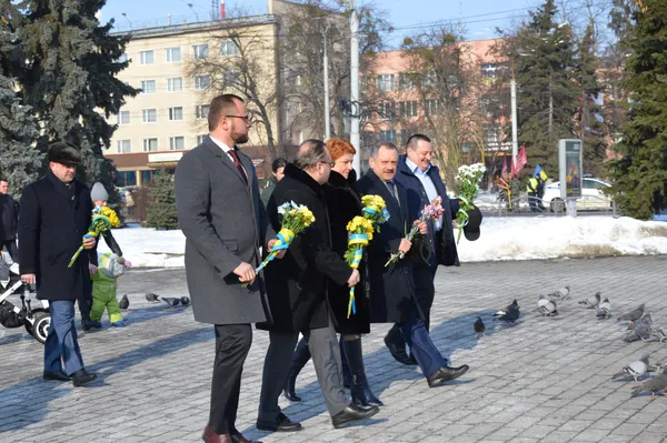 Центром Луцька їздив броньовик (фото)