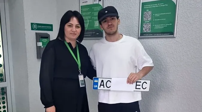 YAKTAK завітав до МРЕО на Волині: співак зареєстрував власне авто