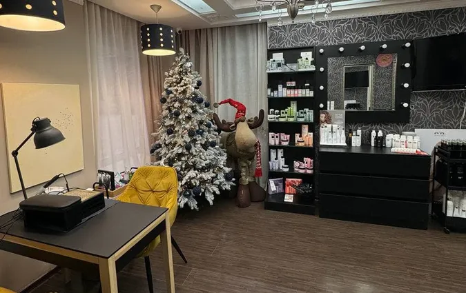У центрі Луцька продають елітний салон краси (фото)