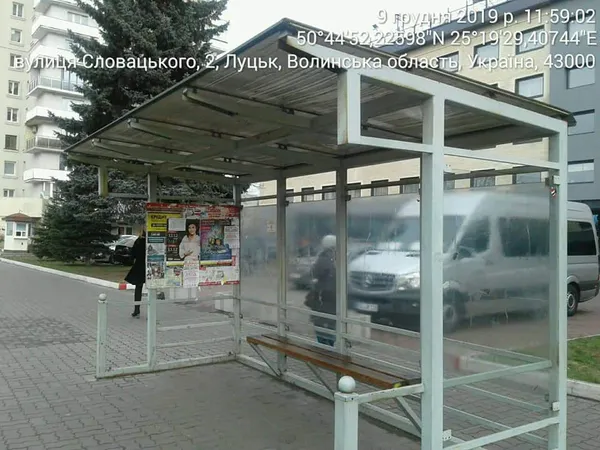 Луцькі муніципали знайшли порушення на зупинках громадського транспорту (фото)