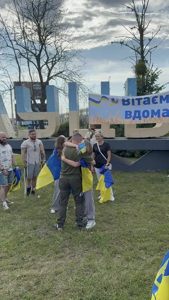 У Луцьку зустріли звільненого з полону бійця (фото)