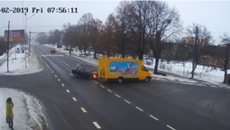 Біля Луцька легковик в'їхав у хлібовоз (відео)
