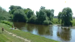 Луцький блогер біля Стиру зустрів хвостатого звіра (відео)