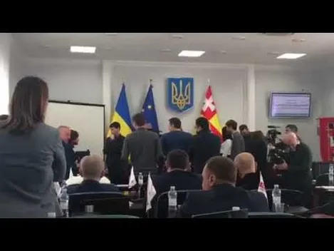На сесії Луцькради – скандал: викликали поліцію (фото, відео, оновлено)