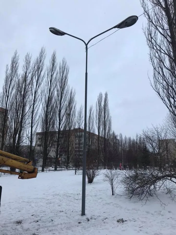 Луцький майданчик для вигулу псів тепер зі світлом (фото)
