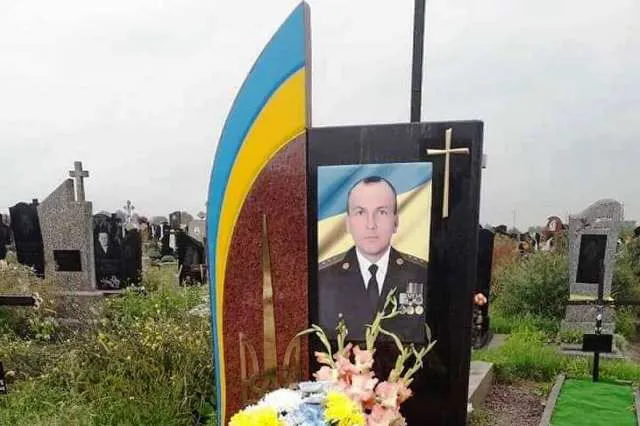 Спіймали хлопця, який поцупив тризуб з могили волинського військового