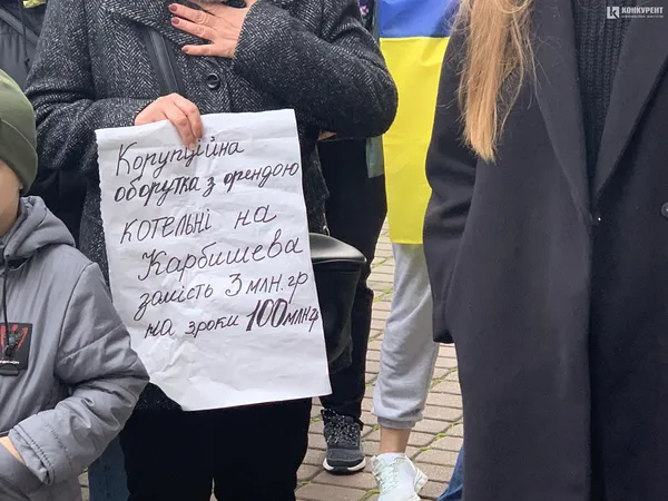 Більше грошей на ЗСУ: активісти вийшли на акцію під Волинську ОДА (фото)