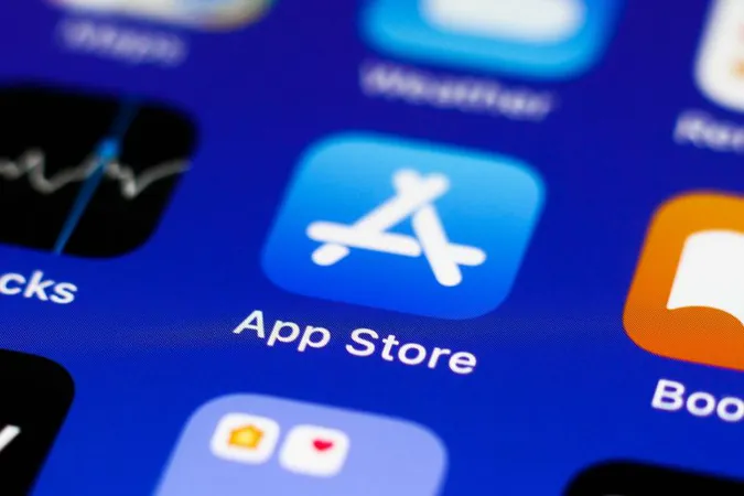 Apple дозволить завантажувати програми не лише з App Store