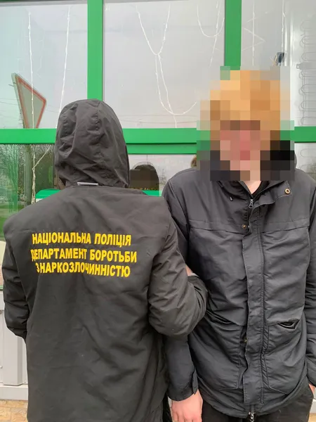 У Луцьку затримали 19-річного наркоторговця з Донеччини (фото, відео)