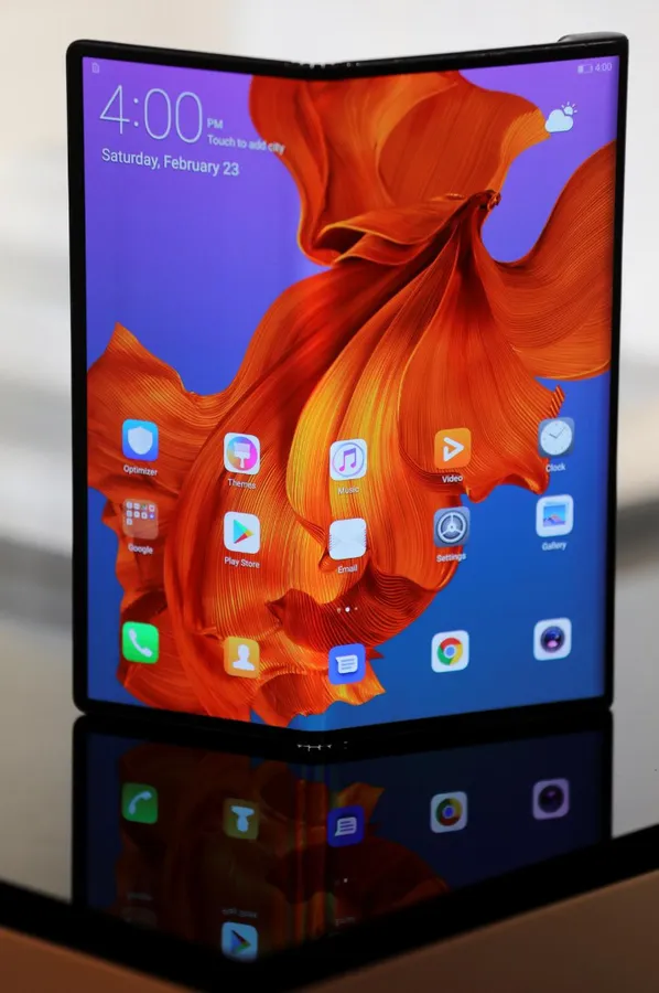 Huawei представила складаний смартфон Mate X (відео)