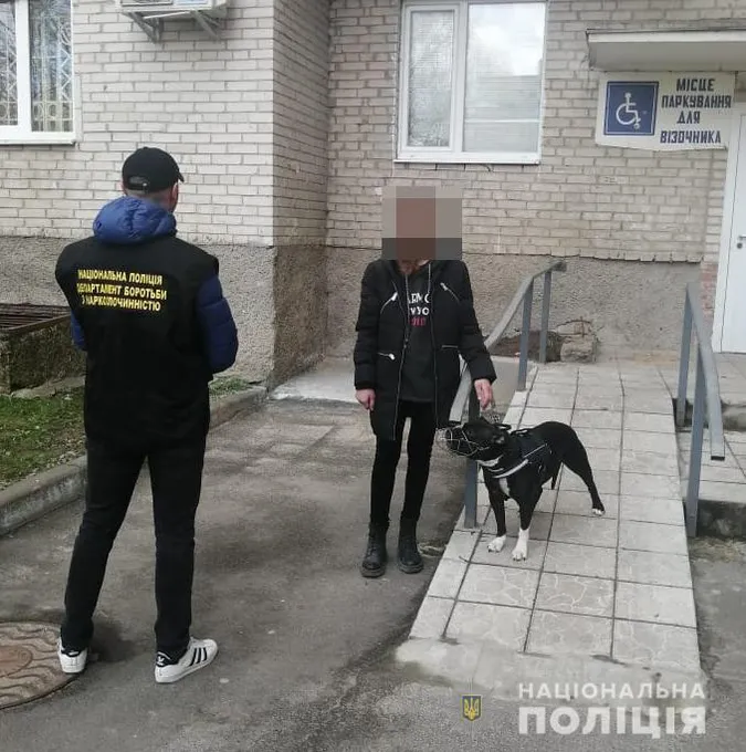 19-річну лучанку затримали під час продажу канабісу (фото)