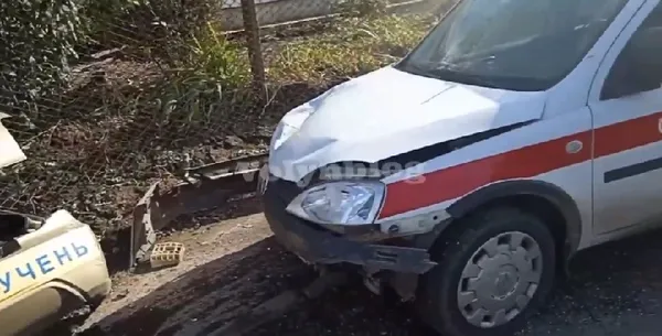 В учбове авто влупилося медичне: у селі під Луцьком – аварія (відео)