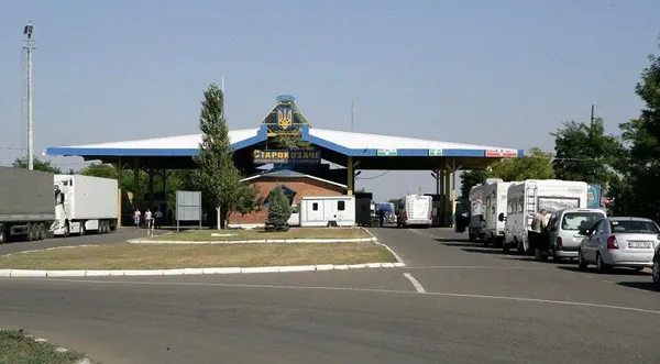 З пенсіонеркою під вінець: на кордоні зловили нареченого-ухилянта (фото)