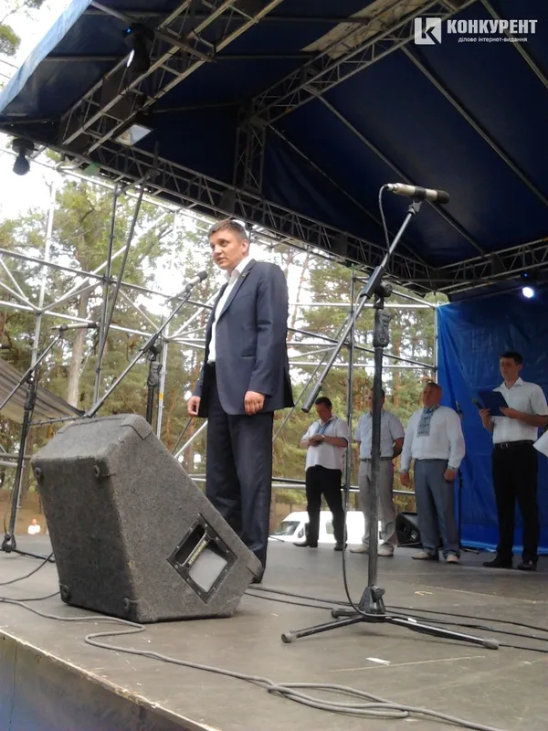 На святі, яке організувала селищна рада на Волині, пропіарилися 4 кандидати
