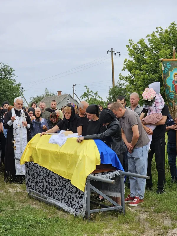 Навіки 33: на Волині попрощалися з полеглим бійцем Володимиром Семенакою (фото)