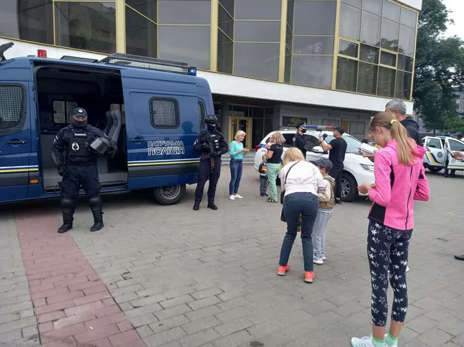 У центрі Луцька святкують День національної поліції: що можна спробувати (фото)
