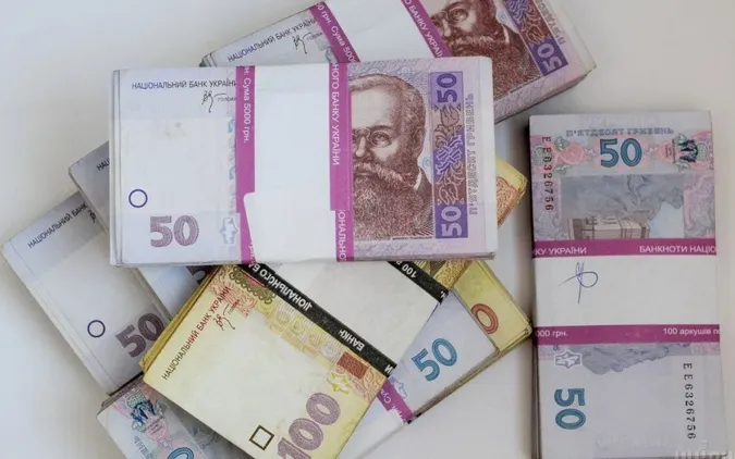 Зарплати держслужбовців підстрибнули: хто отримує понад 300 тисяч