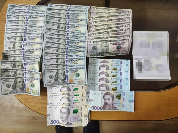 На кордоні з Польщею затримали двох «ухилянтів-хабародавців» (фото)