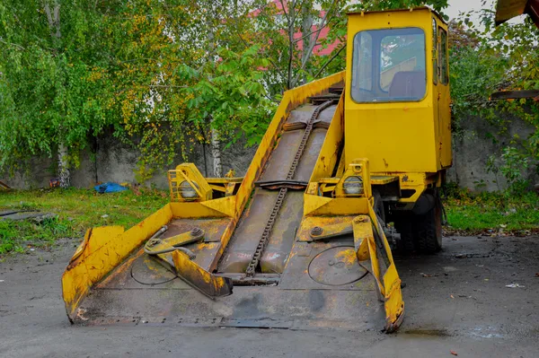 Цього року в «Луцькавтодору» придбали стареньку снігоочисну машину, заплативши за неї 23 тисячі гривень