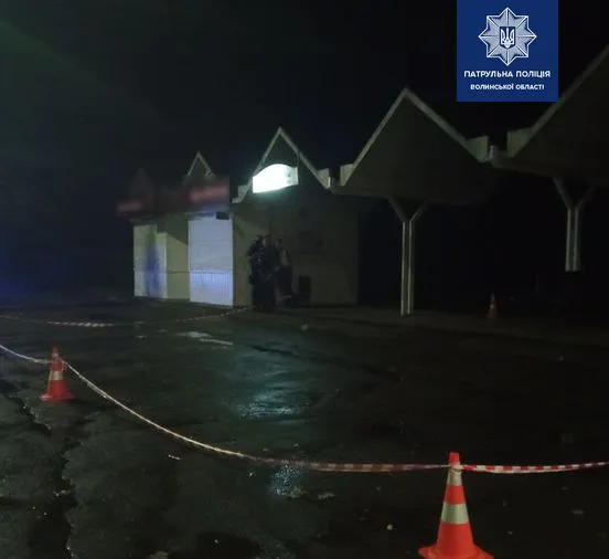 Вистрелили в живіт: у Луцьку на зупинці поранили чоловіка (відео)