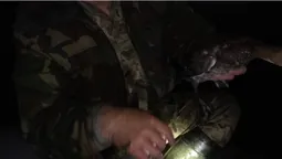 На Волині врятували качку, яка застрягла в браконьєрських сітках (фото)
