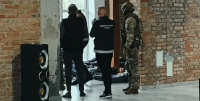 Колишній банківський працівник «відкрив» у Луцьку шахрайський кол-центр (фото)