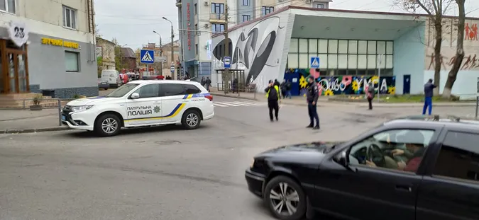 У центрі Луцька через пожежу перекрили вулицю (фото)